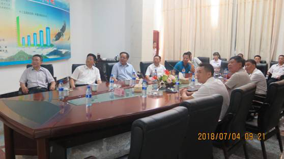 市人大張?zhí)熘拗魅?、市政府謝海波副市長等領(lǐng)導(dǎo)蒞臨我司視察指導(dǎo)工作