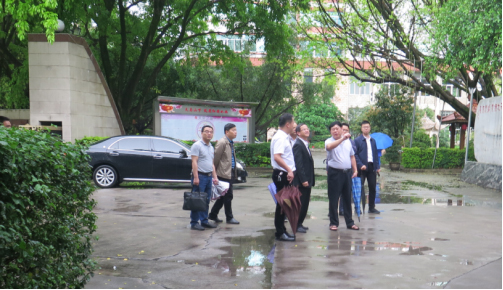 龍巖市委副書記、新羅區(qū)委書記何明華蒞臨我司視察工作